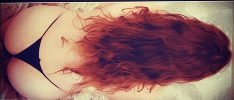 Header of curvyirishredhead